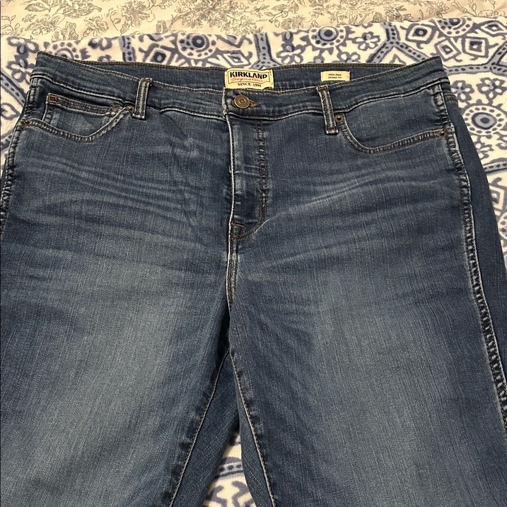 Kirkland Signature Women's Medium Blue Straight Leg Jeans